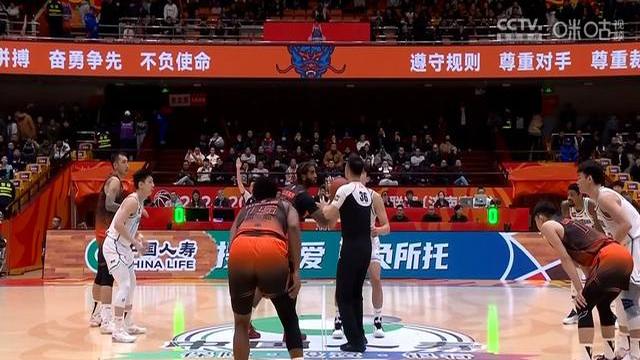 高诗岩17+9山东险胜新疆齐麟17分李炎哲15分