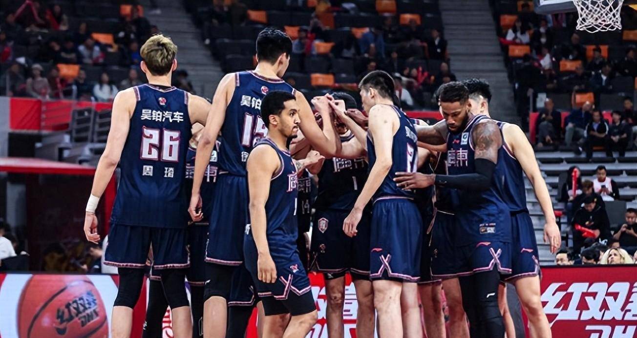 广东宏远队力争夺冠，壮志凌云再战球场的简单介绍
