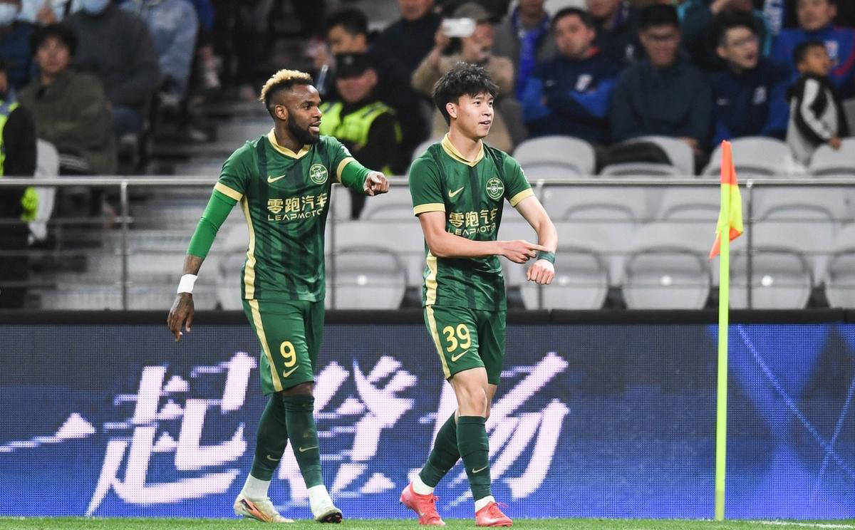 包含随着海港3-0！中超大变天，国安半程冠军：5队保级，王钰栋射手榜第3的词条